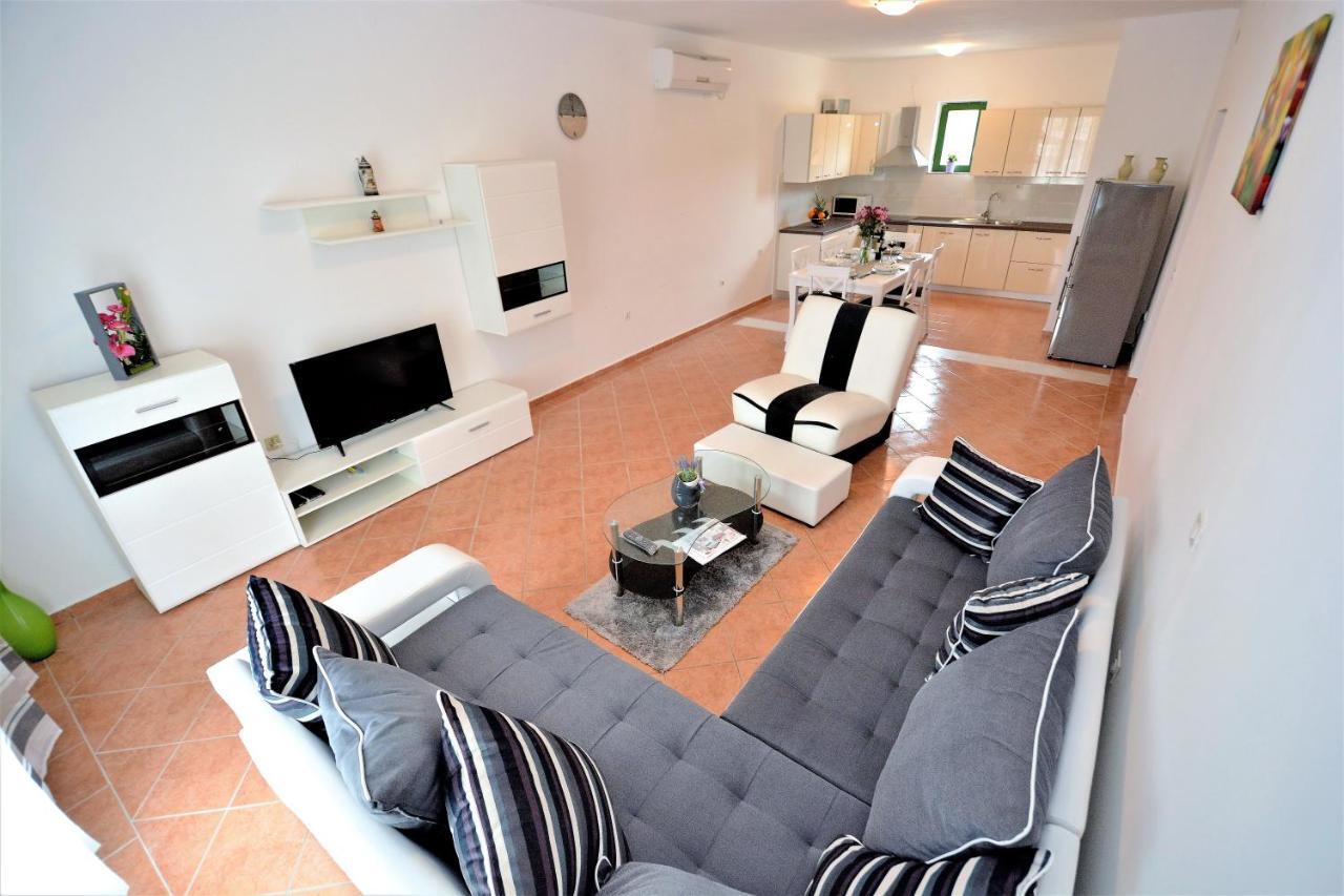 Villa Allegro Sukosan Ngoại thất bức ảnh
