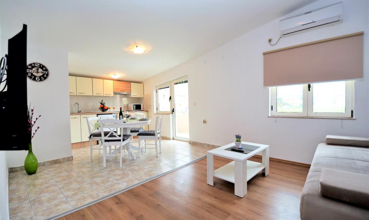 Villa Allegro Sukosan Ngoại thất bức ảnh
