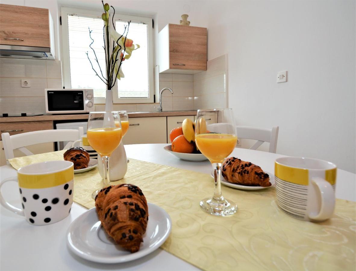 Villa Allegro Sukosan Ngoại thất bức ảnh